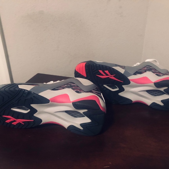 Shoe - Picture 1 of 9